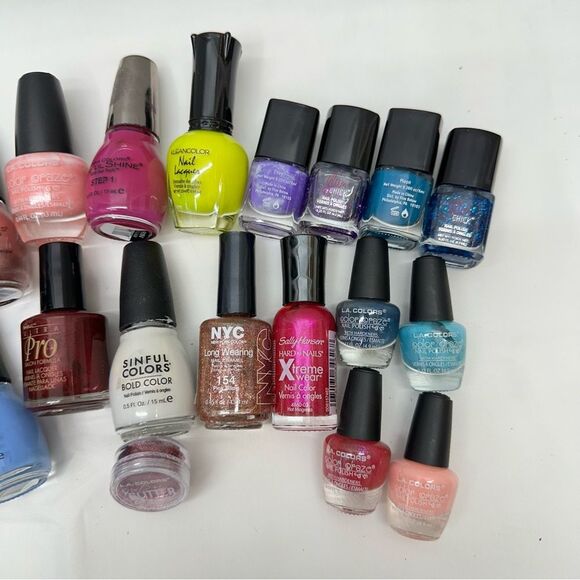 nail polishes and bag - Picture 4 of 5